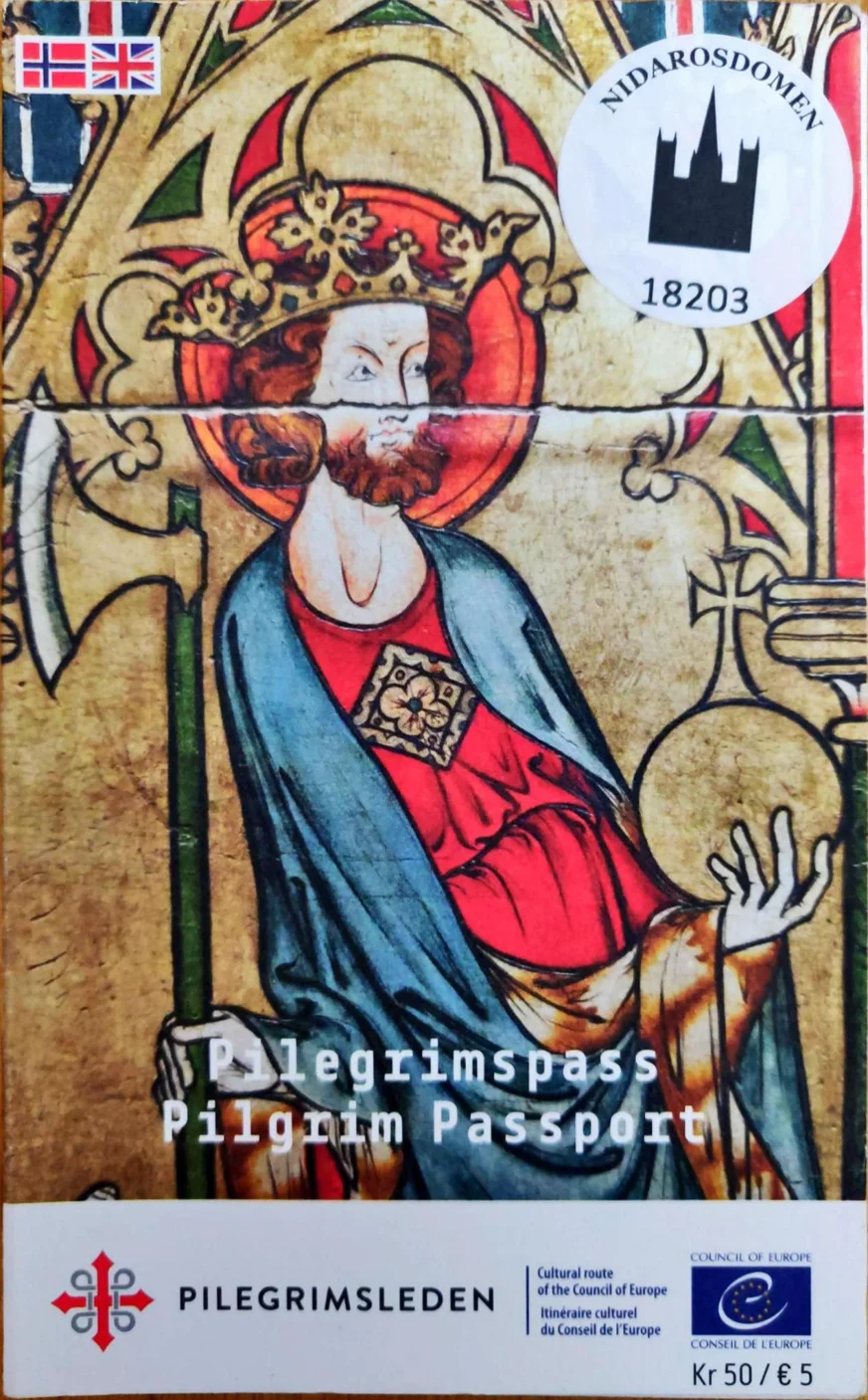 Pilgerpass für den Olavsweg mit St.-Olav-Motiv und Nidarosdom-Stempel